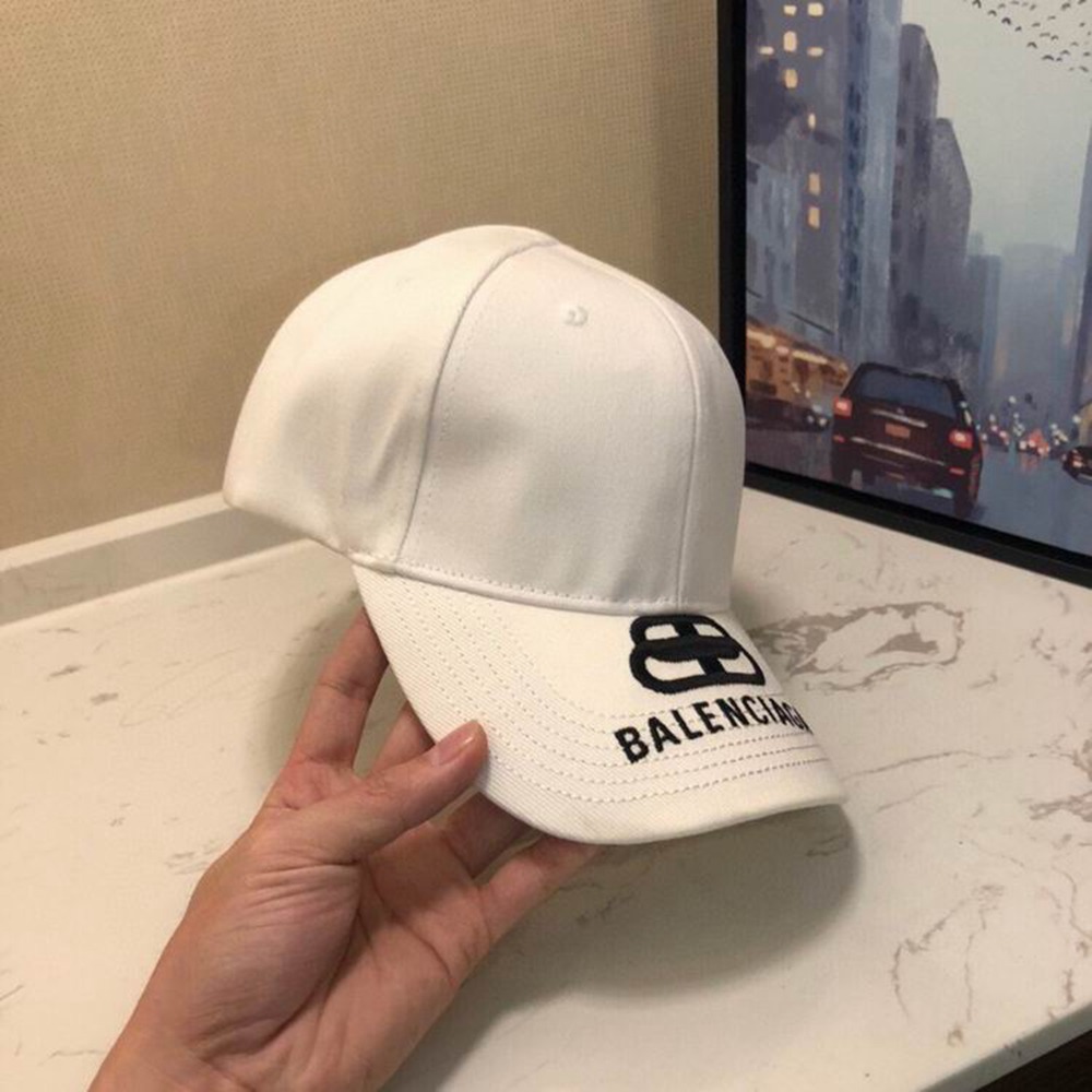 Ba*len*cia*ga hat